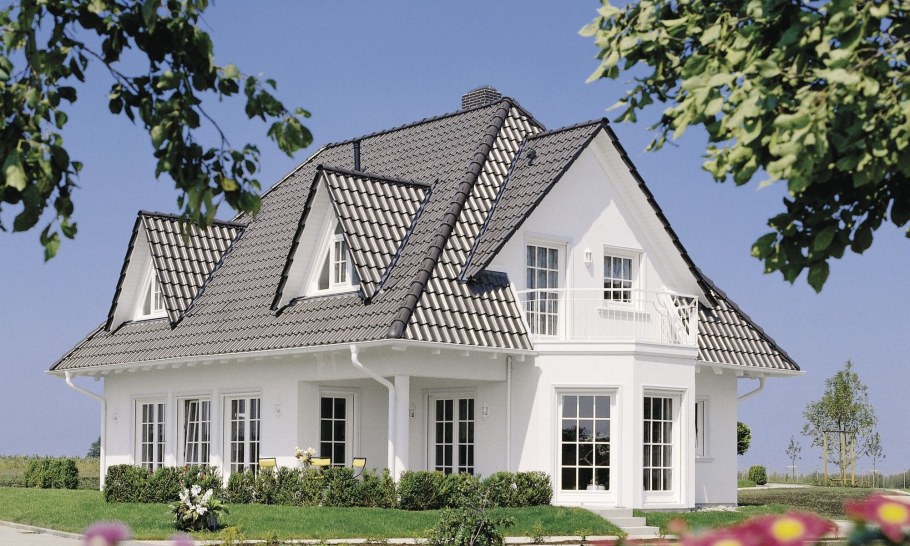 Полувальмовая мансардная крыша