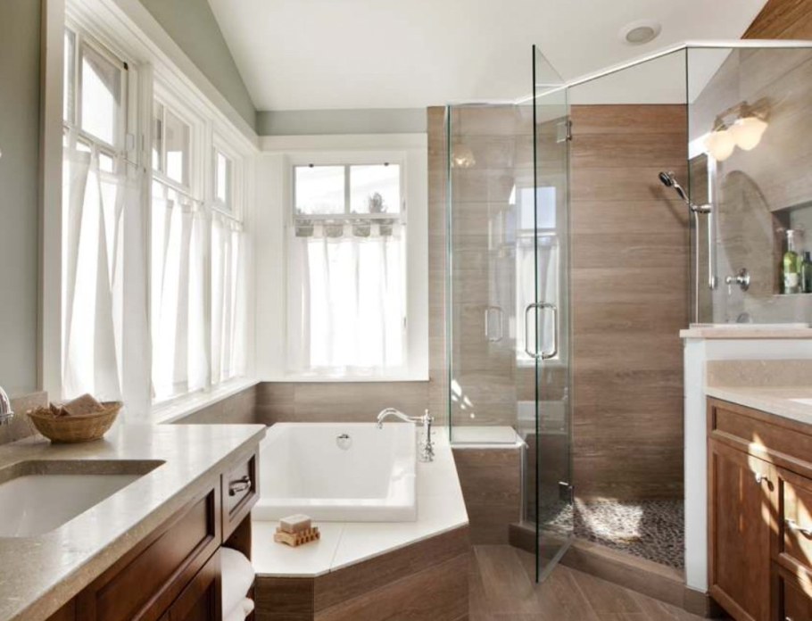 Окно в ванной комнате в частном доме