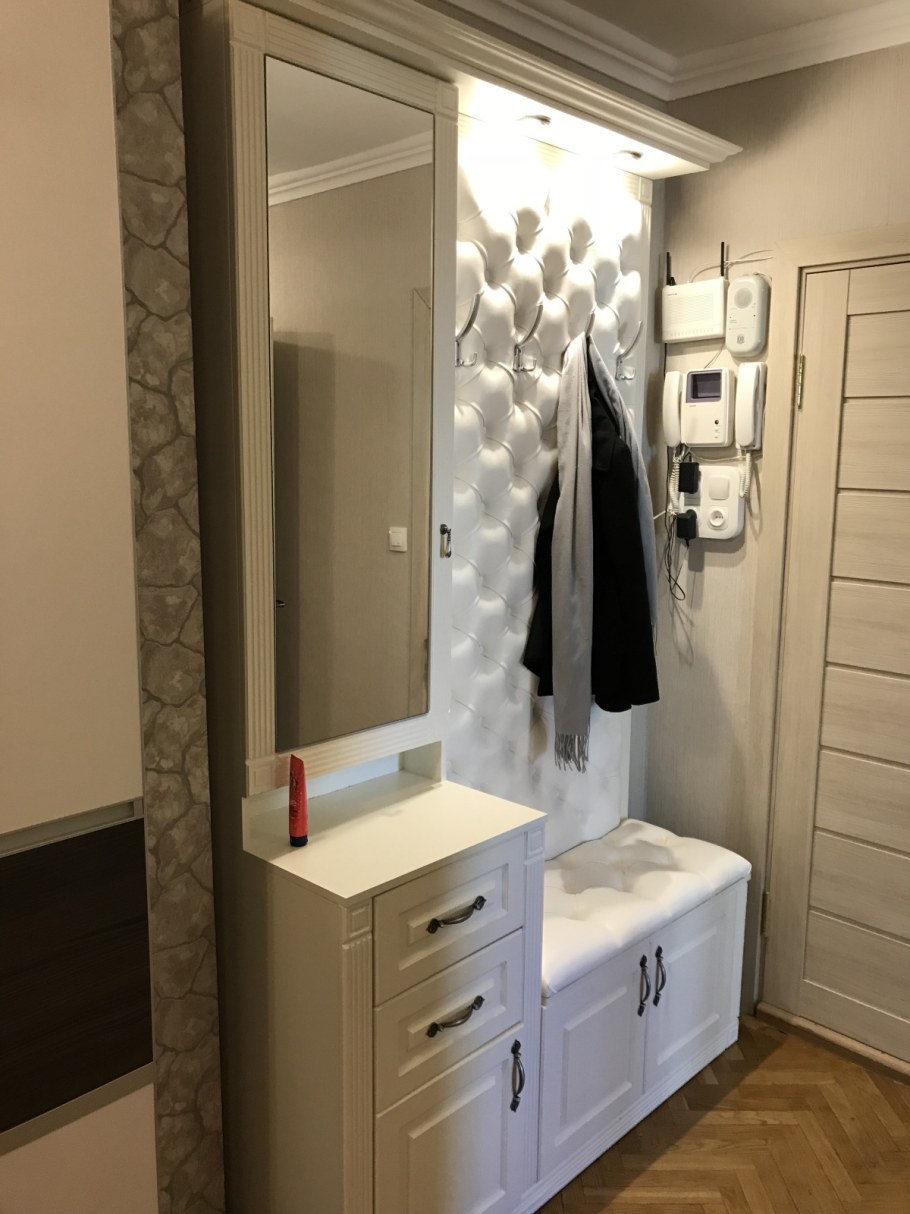 Прихожая Чарли Лайт 2