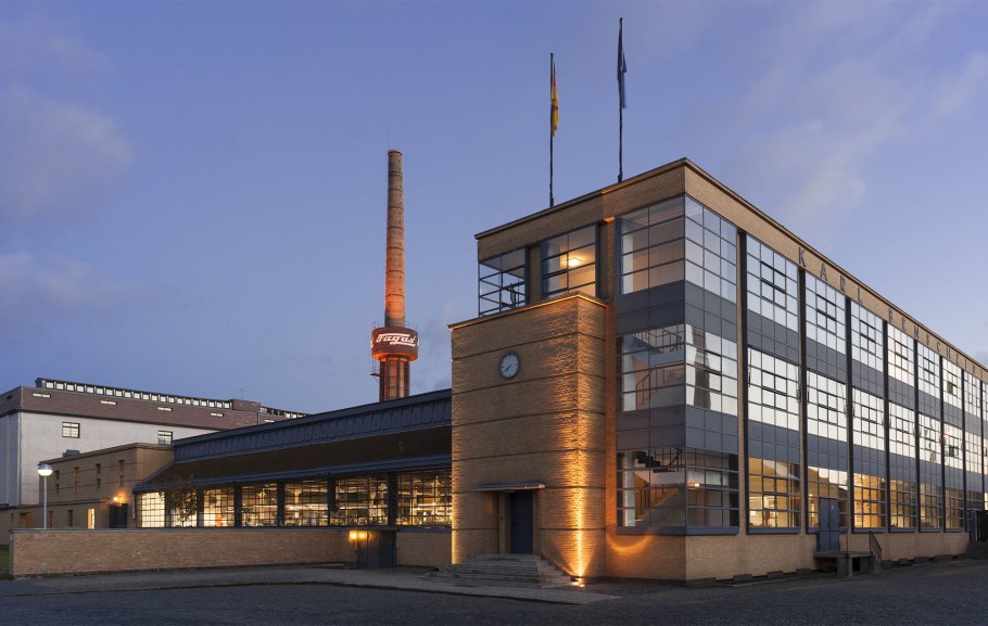 Здание завода фагус