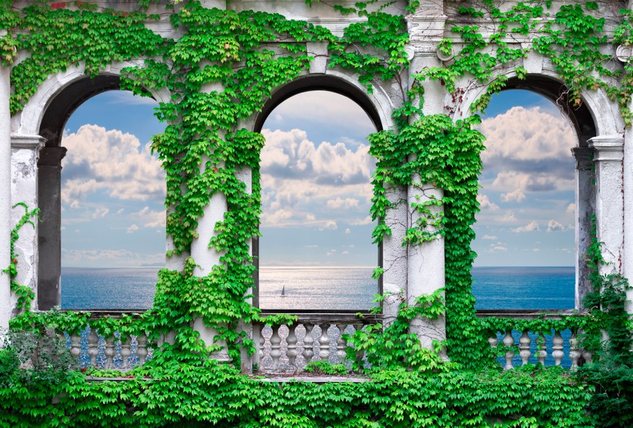 Арка с видом на море