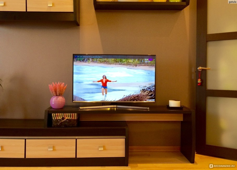 Телевизор 40 дюймов в интерьере
