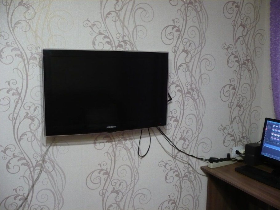 Телевизор 24 дюйма в интерьере