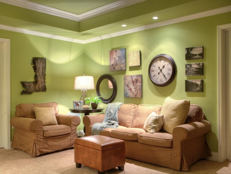 Фисташковые стены в гостиной