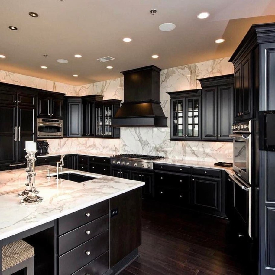 Кухня в черном цвете