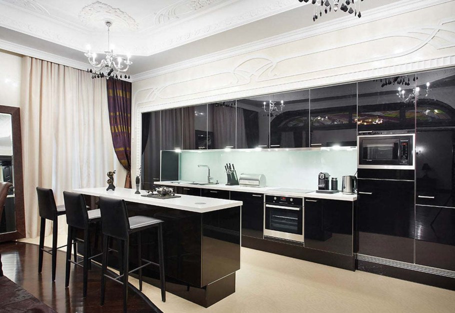Черная глянцевая кухня в интерьере