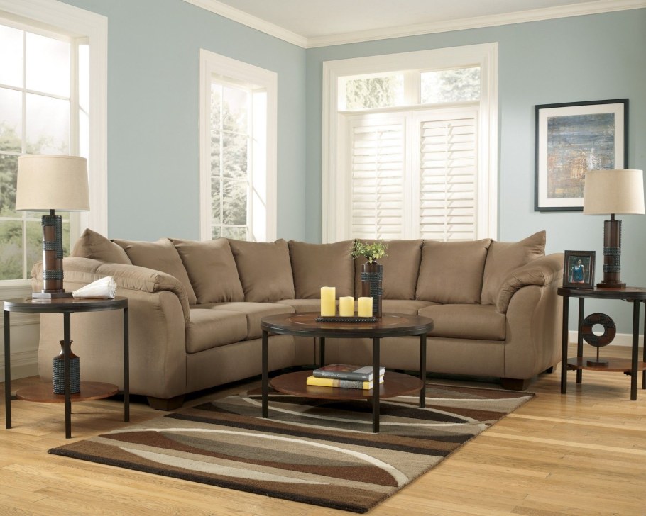 Диван в интерьере гостиной