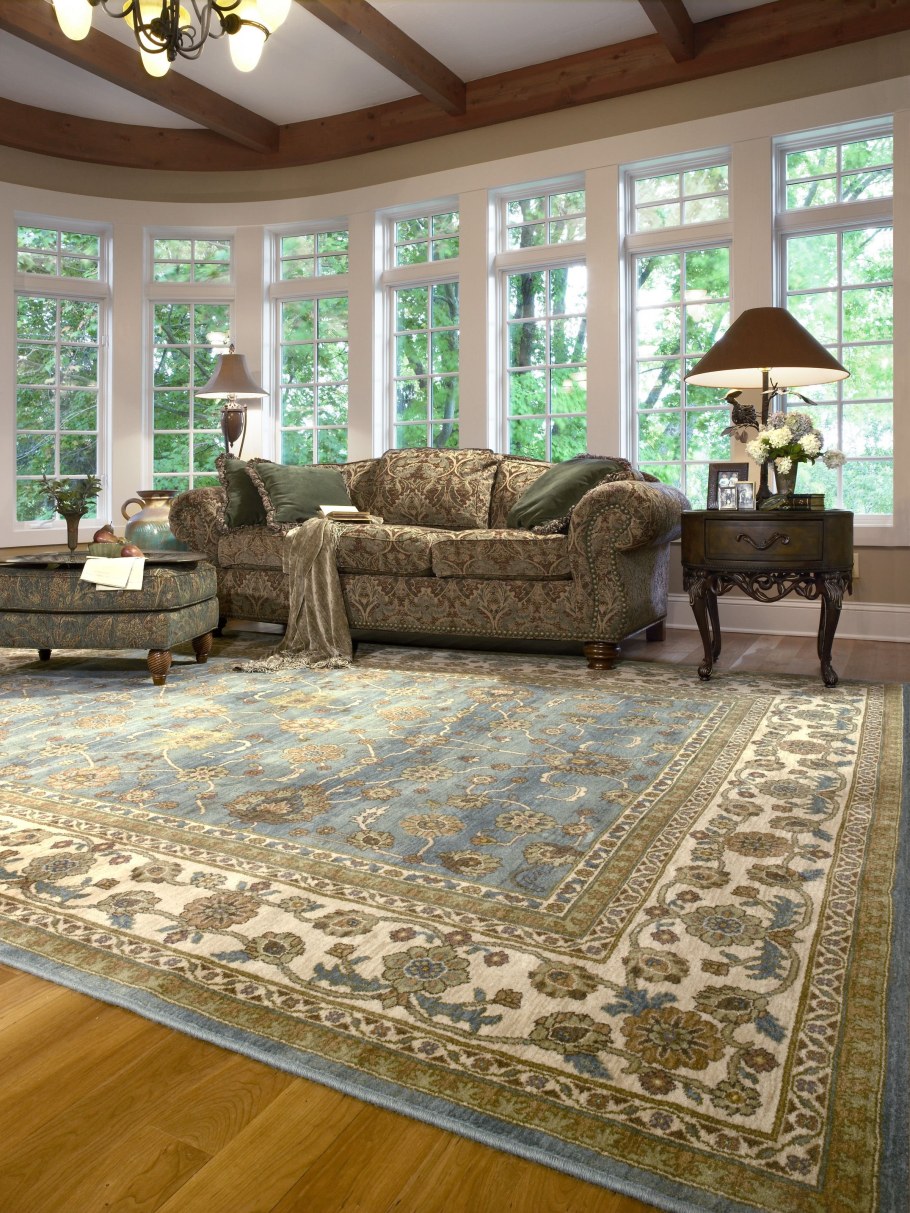 Ковер в классическом интерьере