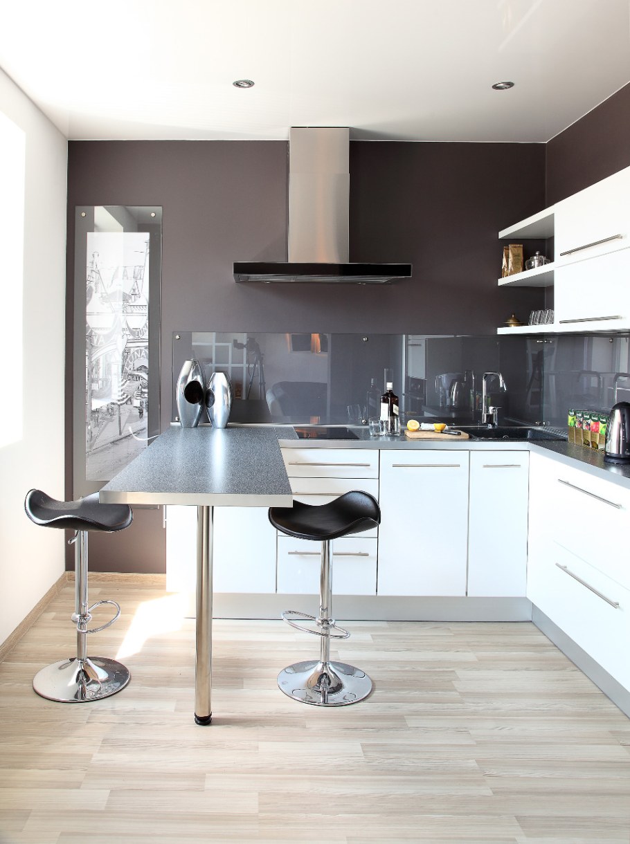 Кухня с барным стойкоц