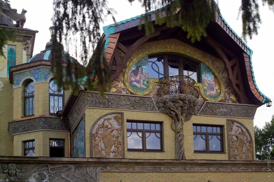 Необычные фасады домов