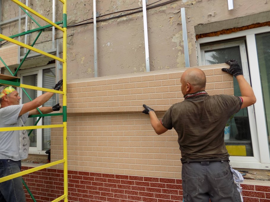 Монтаж фасадных панелей