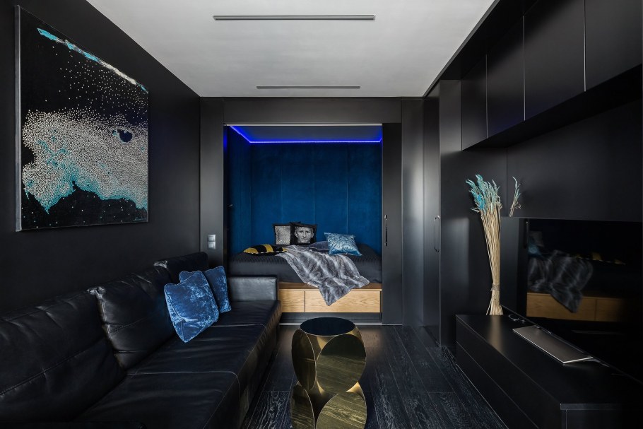 Тотал Блэк комната интерьер