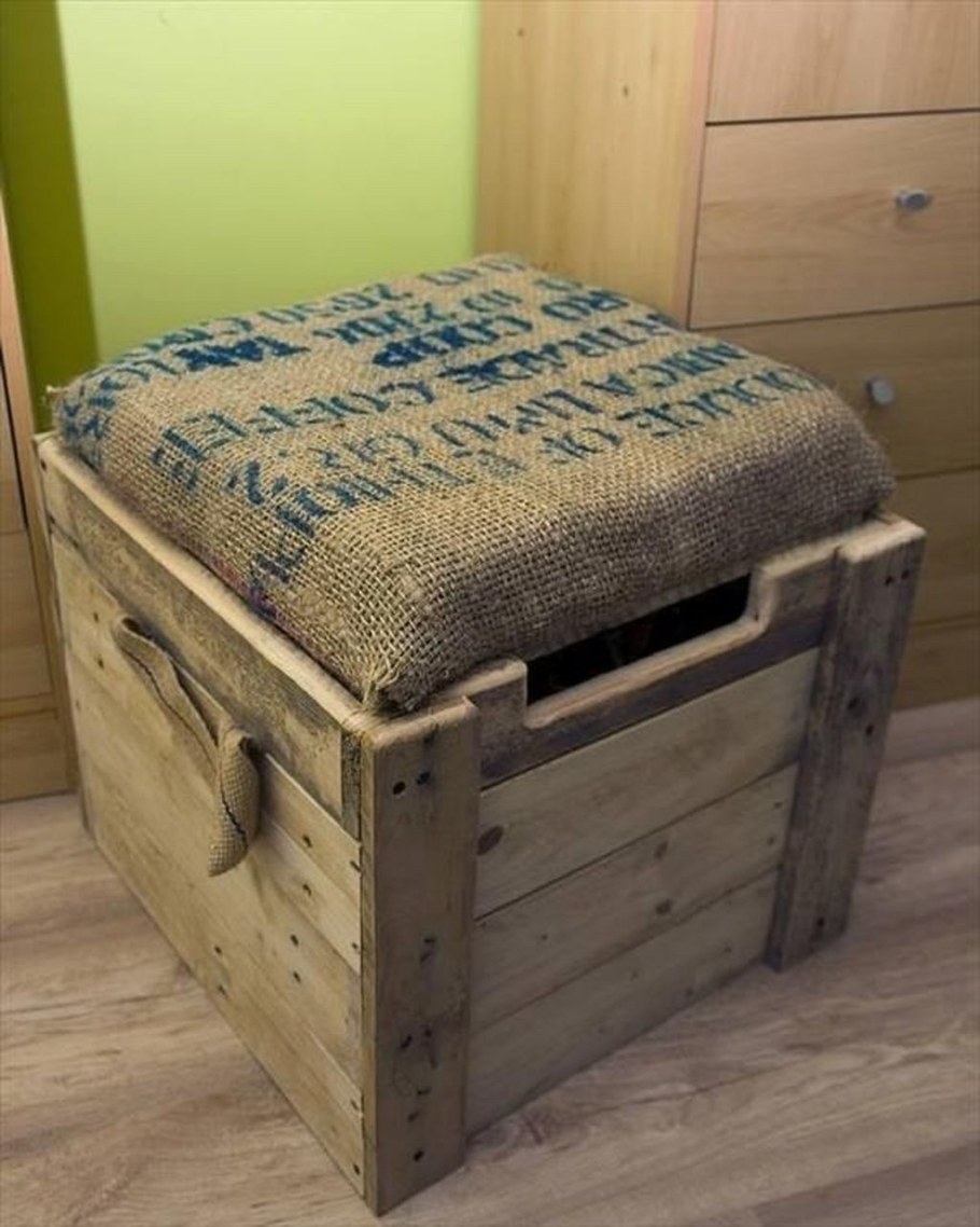 Пуфик из ящика