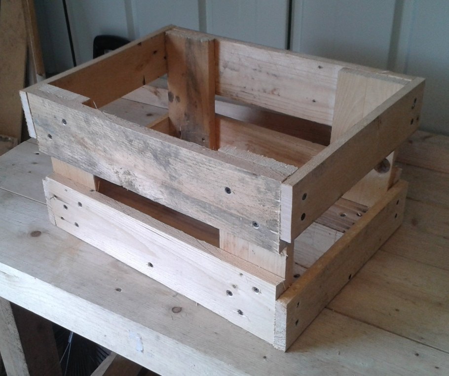 Ящик из европоддона