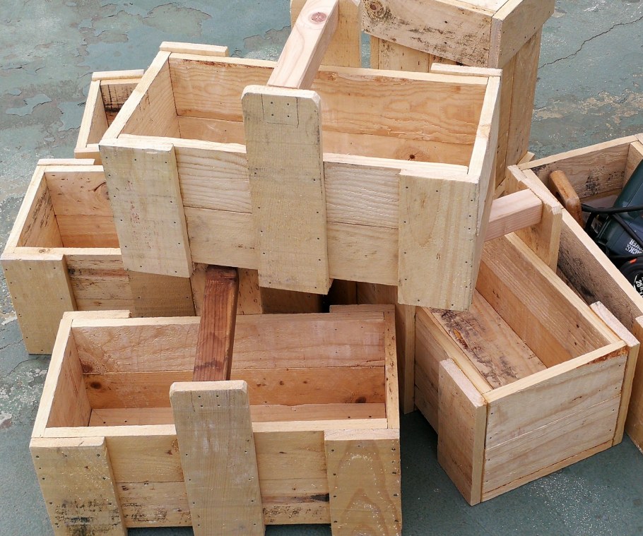 Деревянный ящик для инструментов