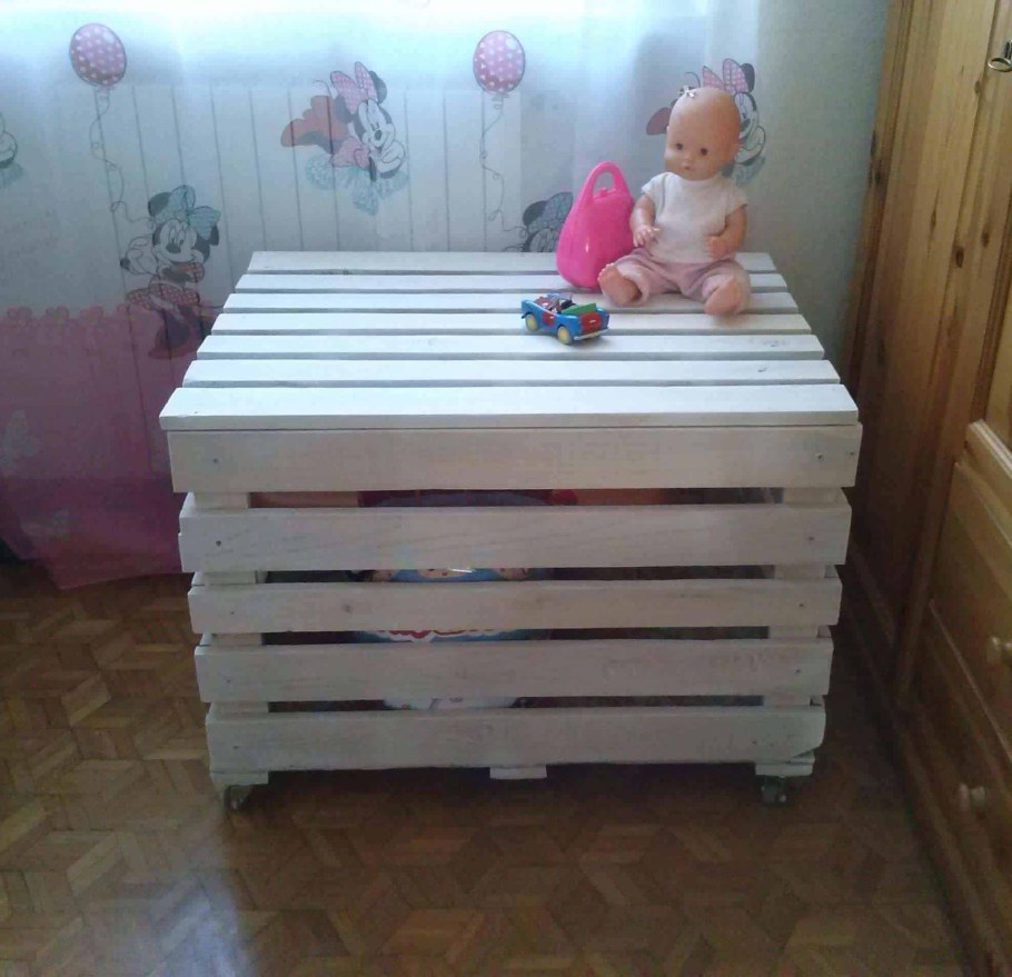 Ящик из реек для игрушек