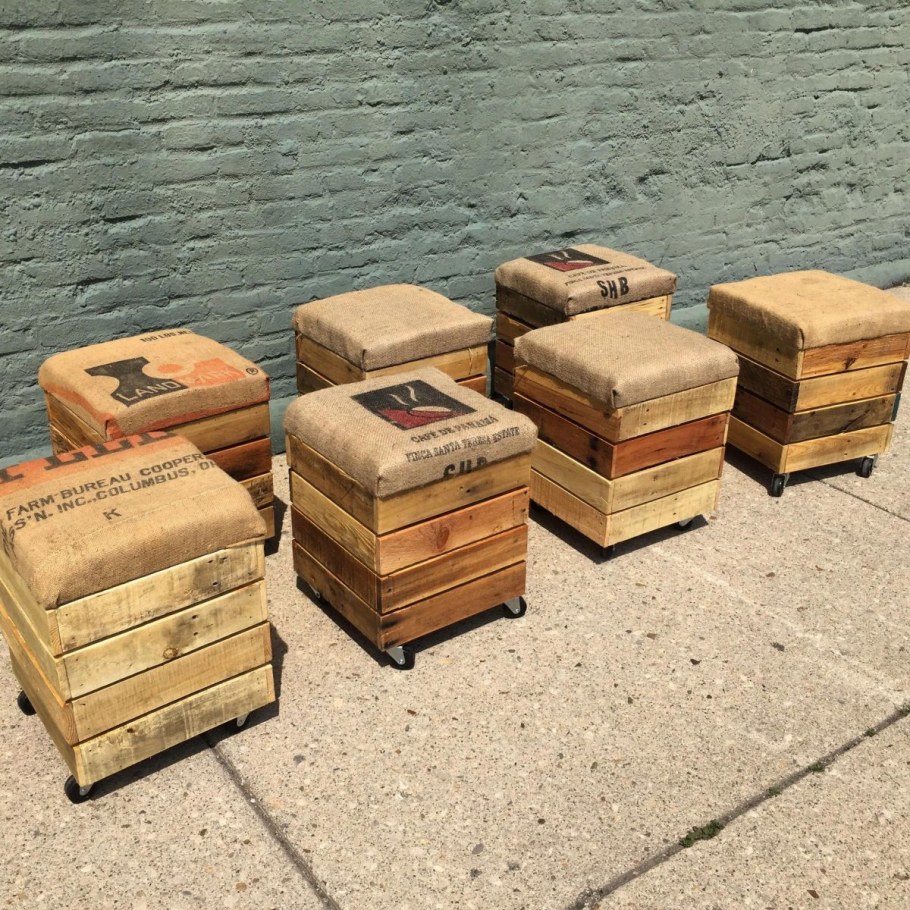 Пуф из деревянного ящика