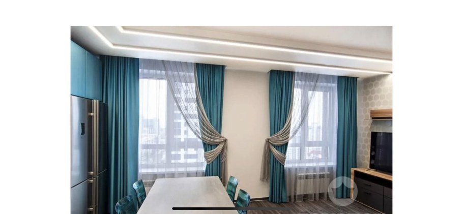 Бирюзовые шторы на кухне