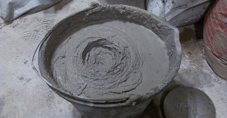 Замешивание цемента