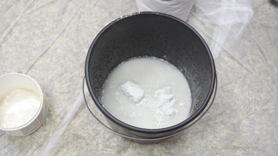 Смесь гипса с водой