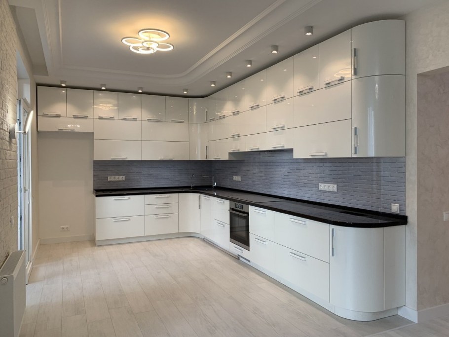 Кухня угловая белая