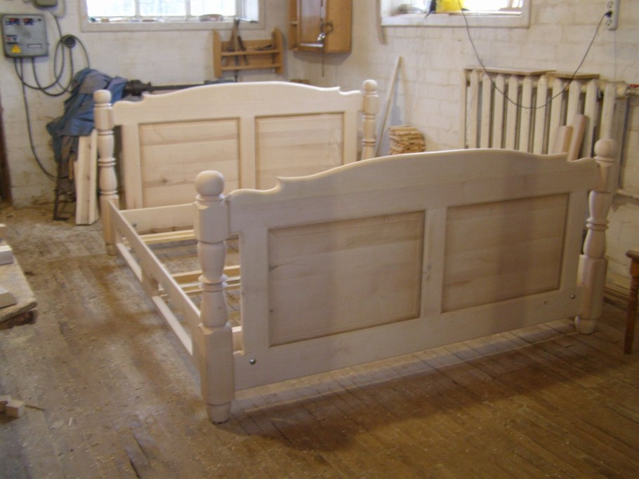 Кровать из дерева своими