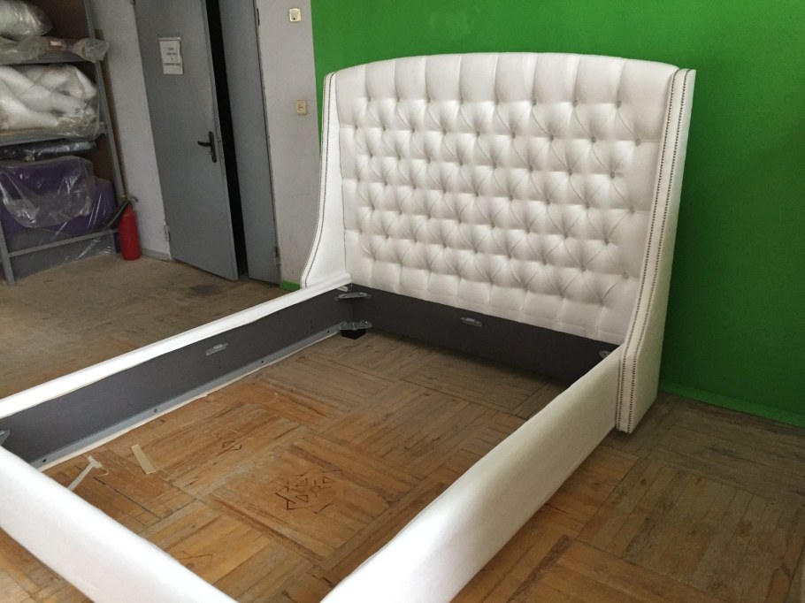 Кровать с мягким каркасом