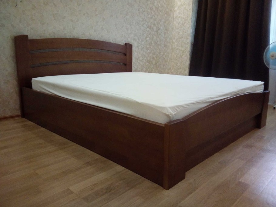 Лучшие двуспальные кровати из массива дерева