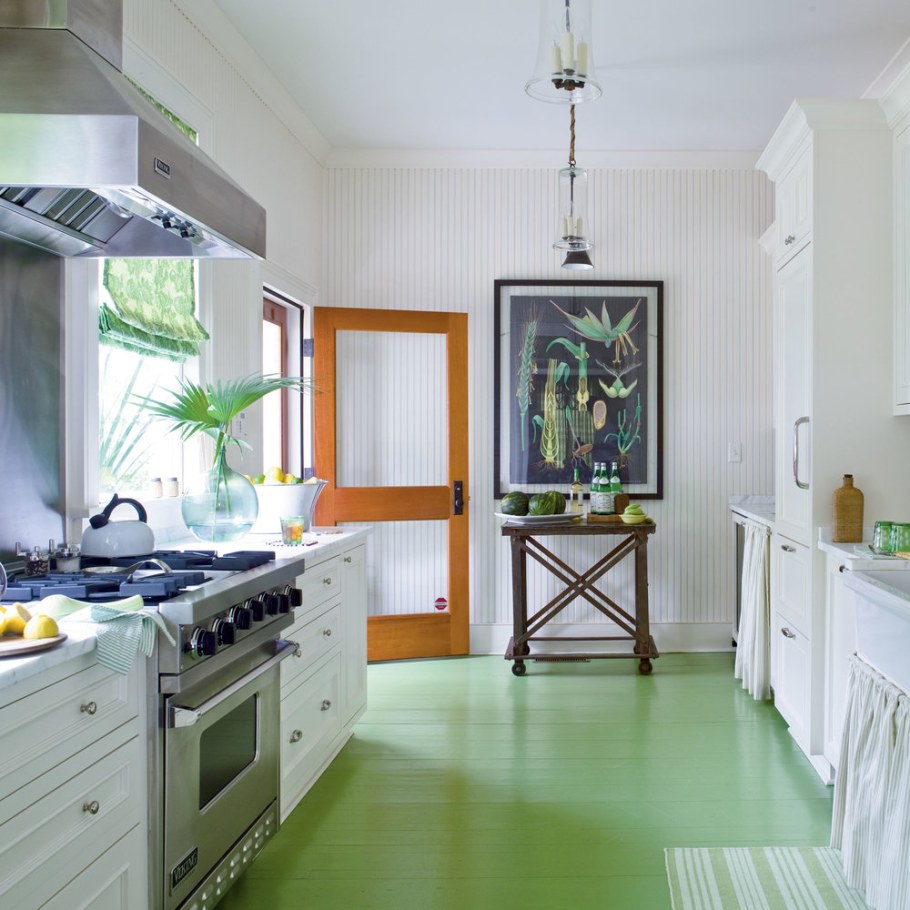 Белая кухня зеленые стены