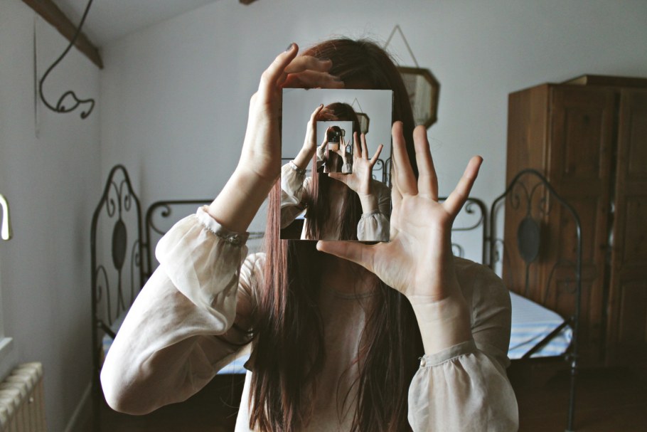 Человек в зеркале