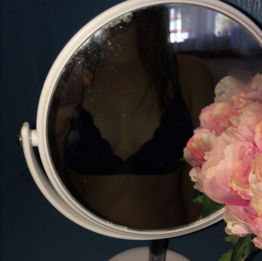 Девушка в зеркале Эстетика