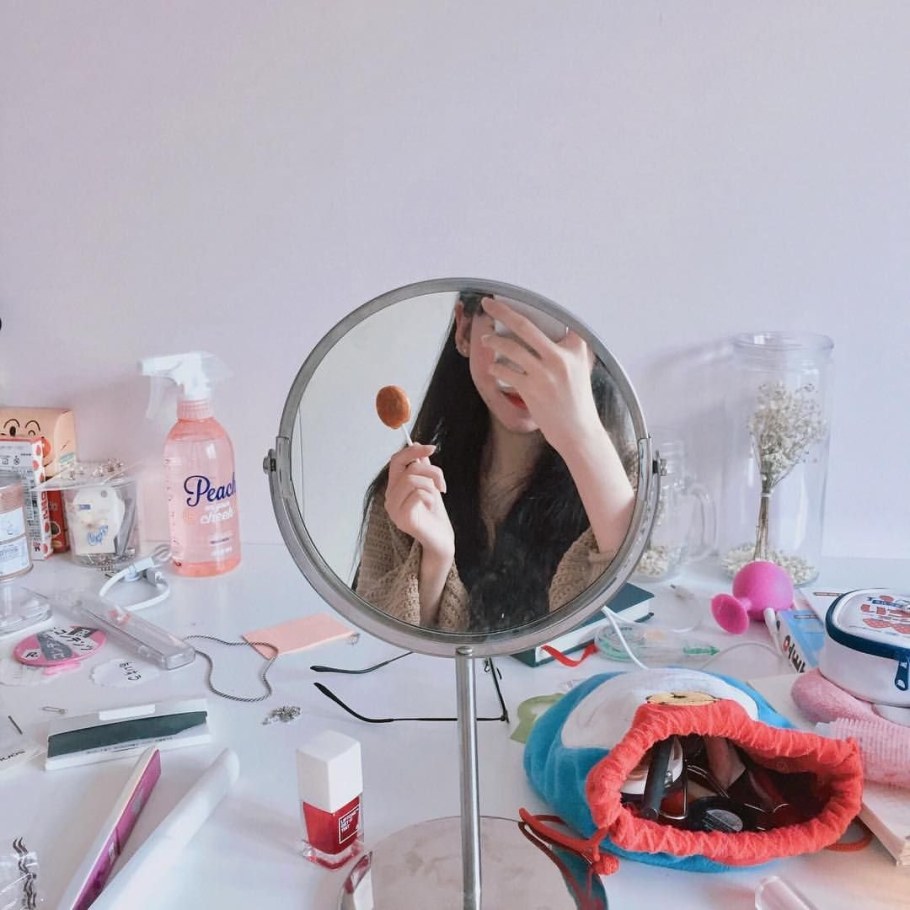 Девушка в зеркале Эстетика