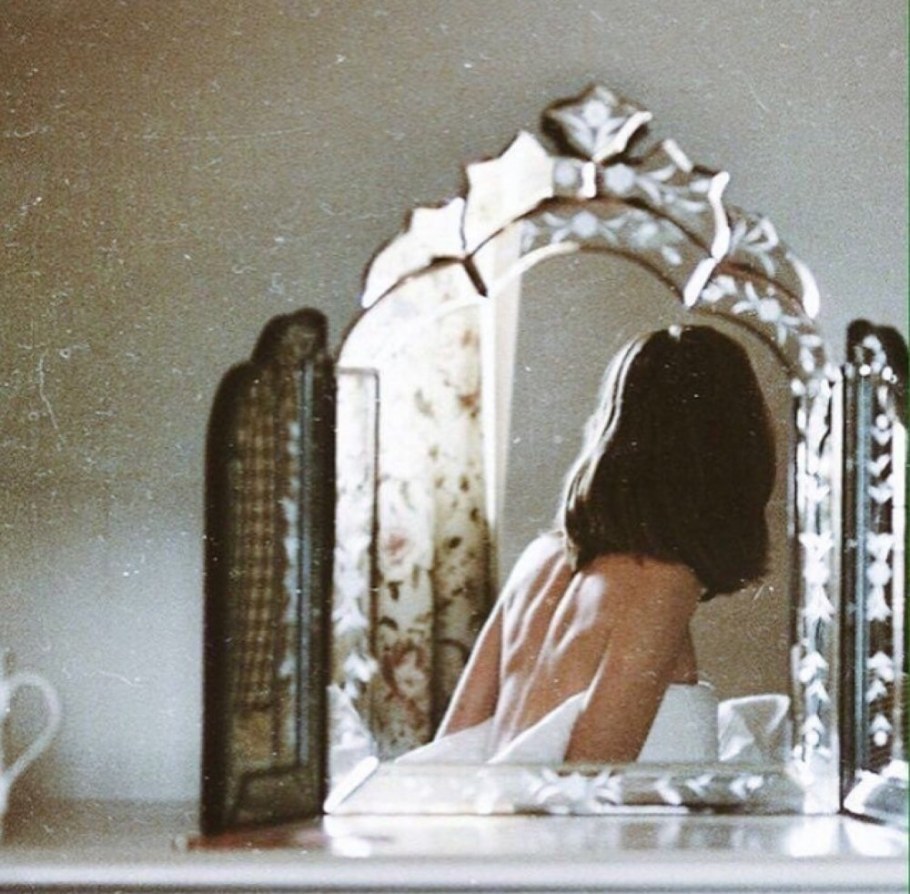 Отражение в зеркале Эстетика