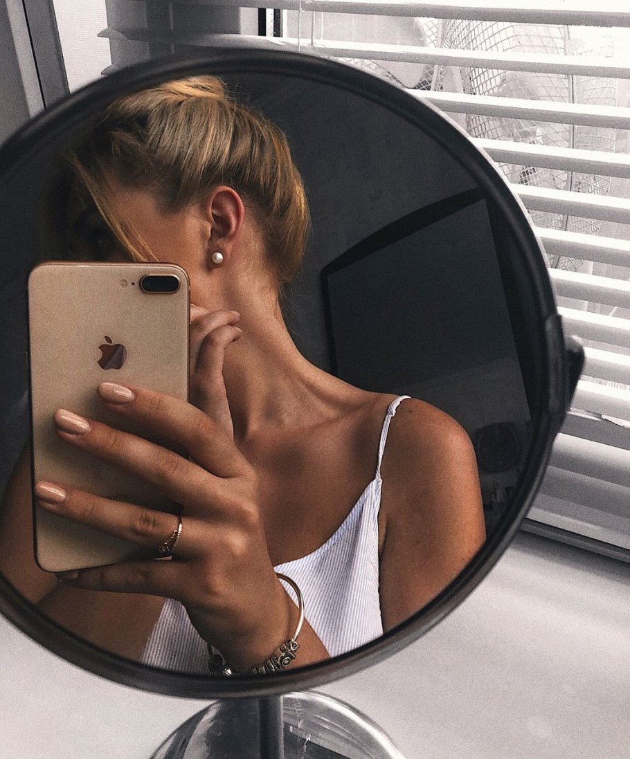 Красивые девочки с айфонами