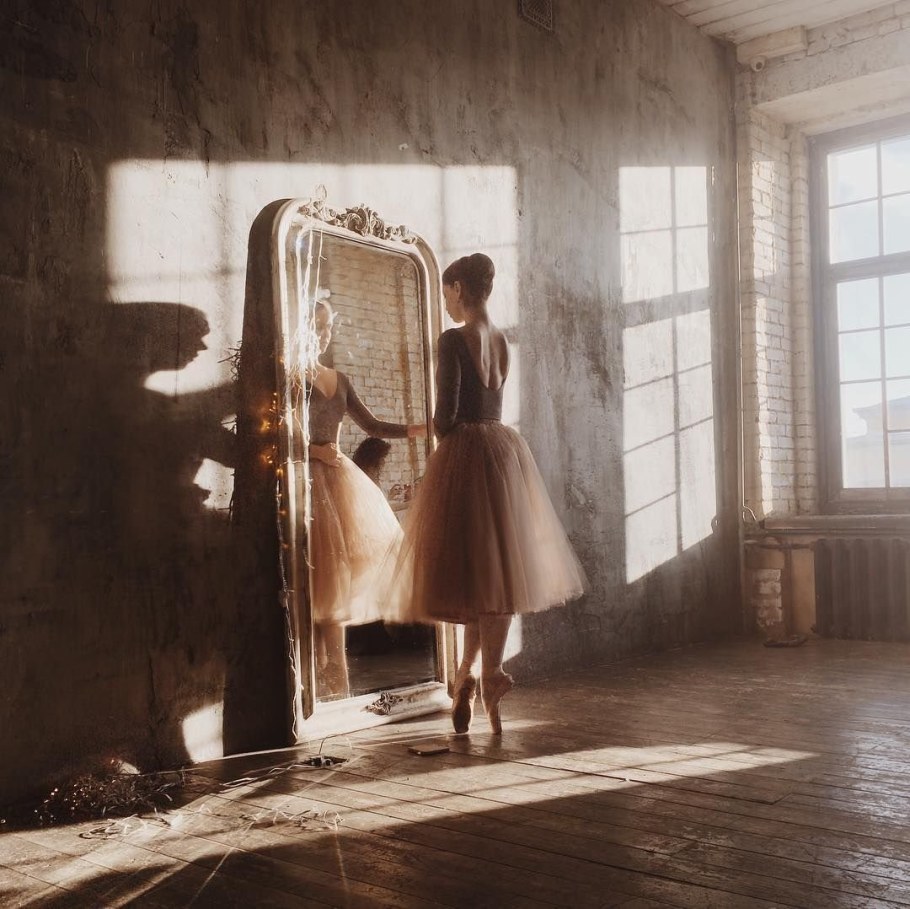 Фотосессия отражение в зеркале