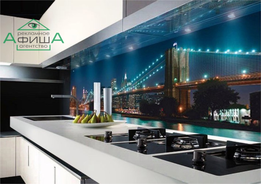Стеклянный фартук скинали ночной город