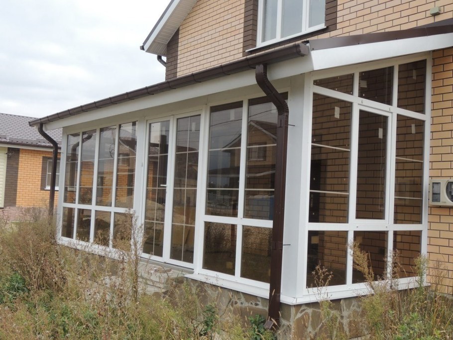 Остекление веранды Рехау