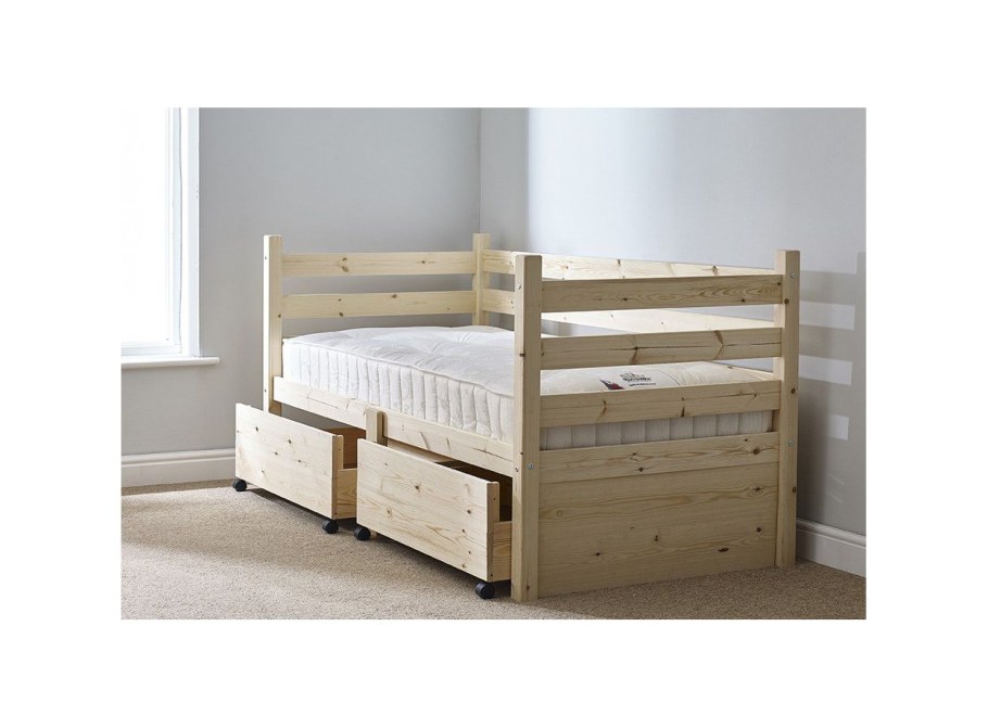 Деревянная кровать с ящиками