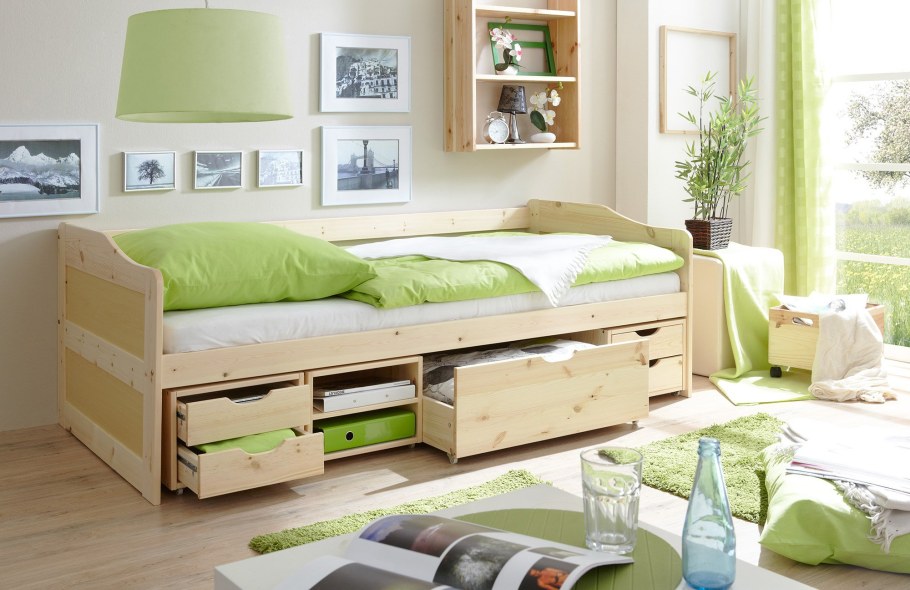 Кровать с выдвижными ящиками
