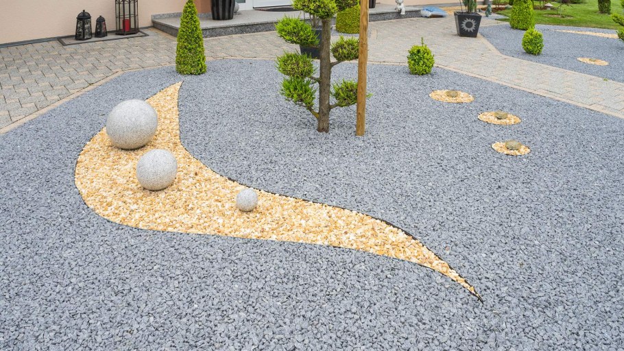 Отсыпка клумбы щебнем