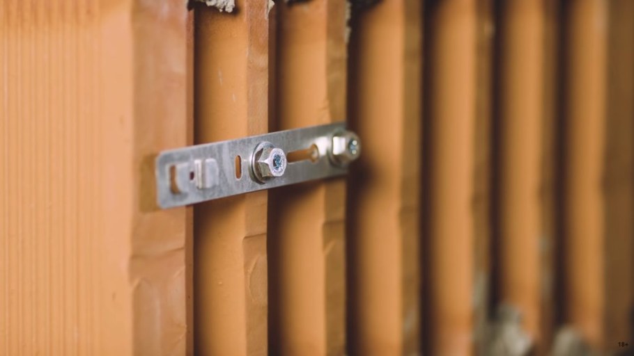 Монтаж окон в керамические блоки