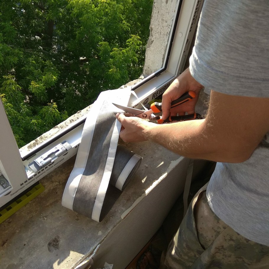 Крепление пластиковых окон