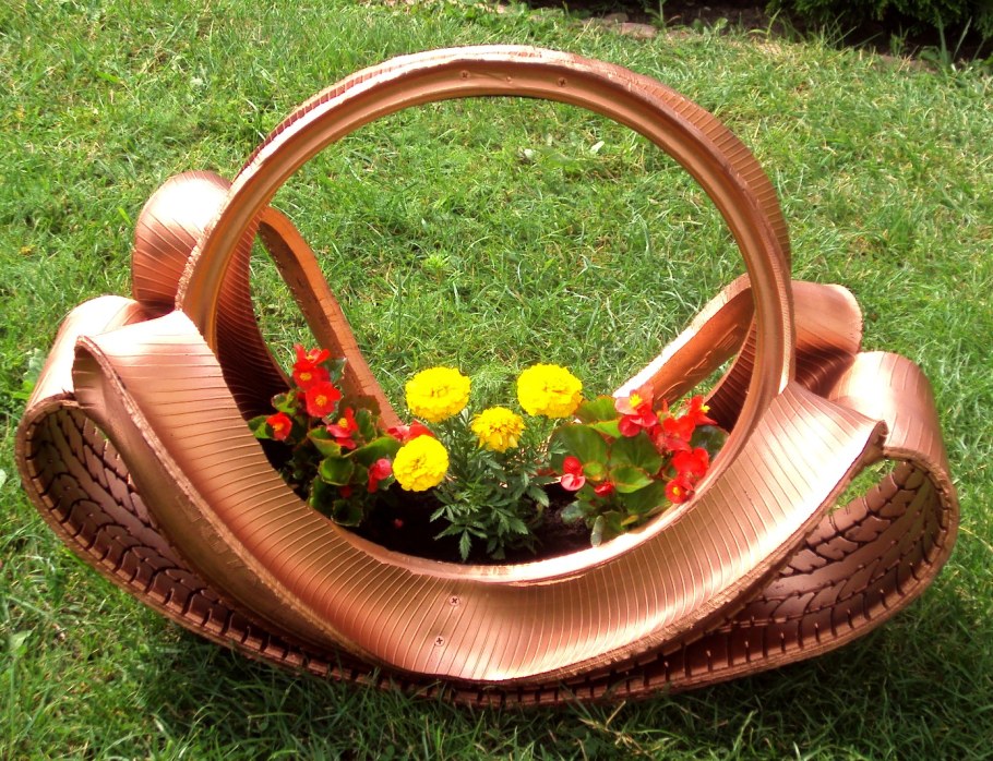 Цветочница из шин
