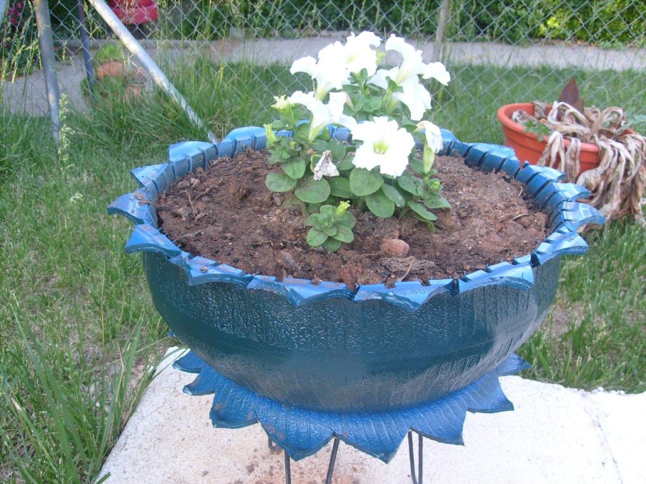 Клумбы из покрышек