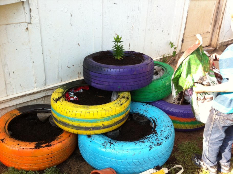 Цветочные клумбы из шин