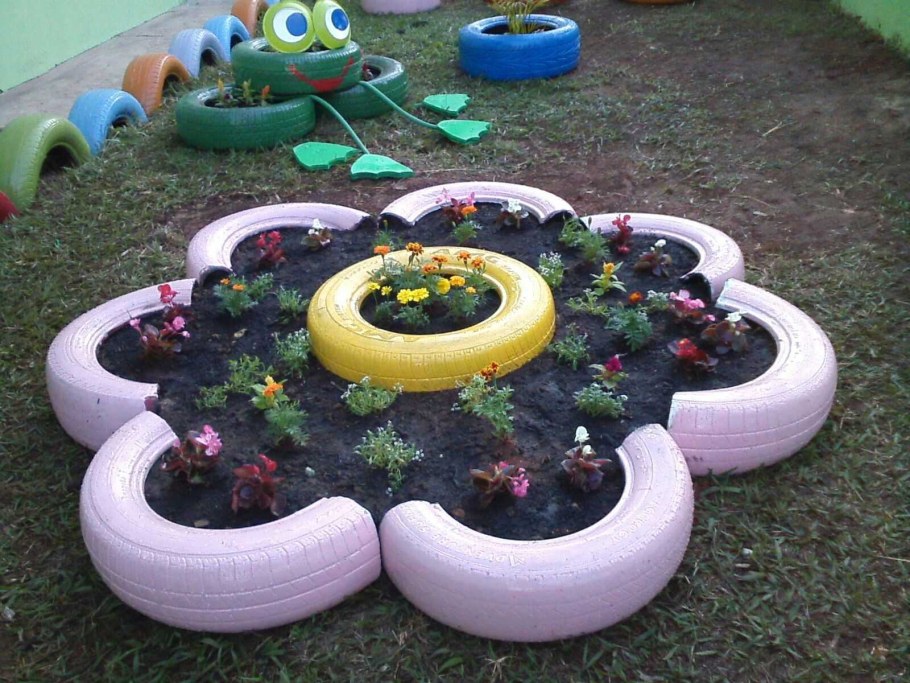 Клумбы из колес для цветов