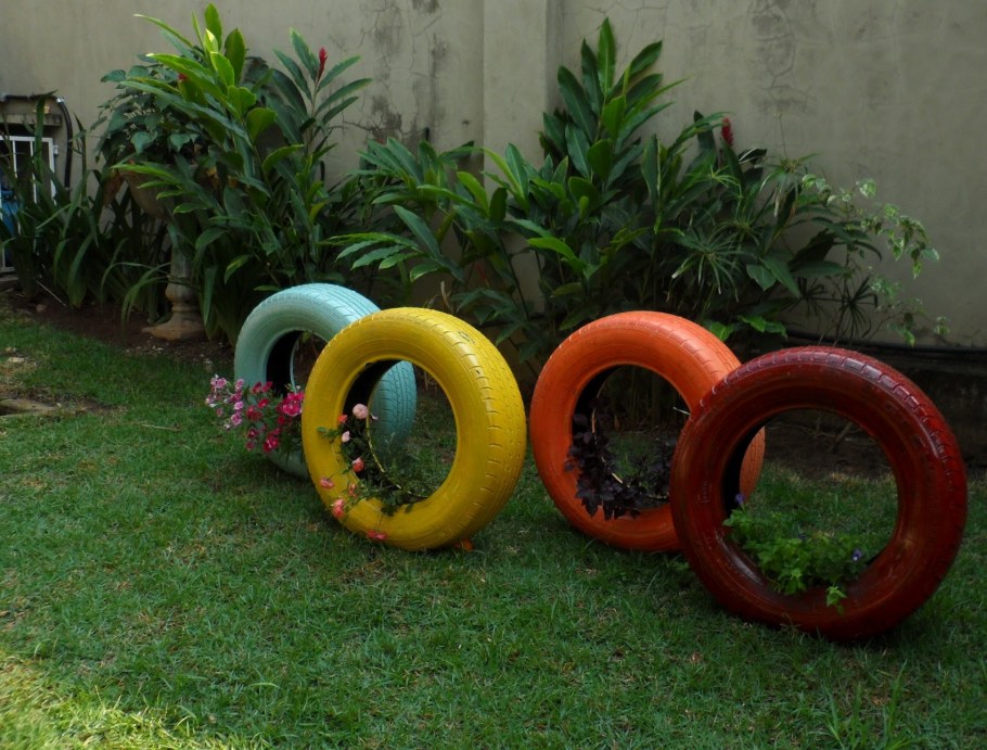 Оригинальные клумбы из покрышек