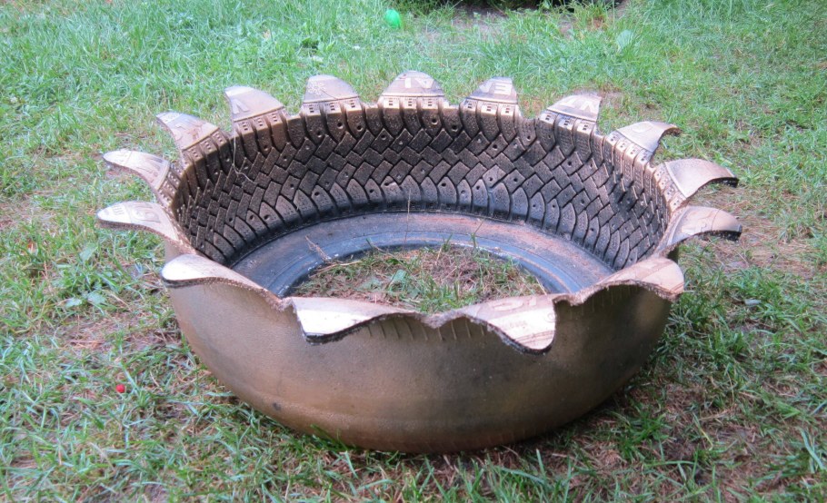 Клумбы из автошин