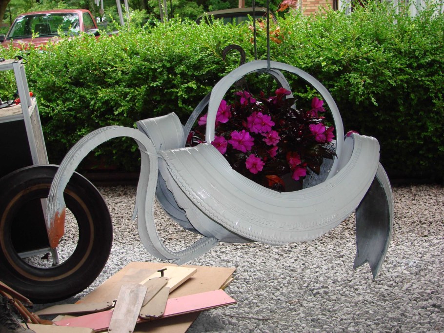 Клумбы из покрышек