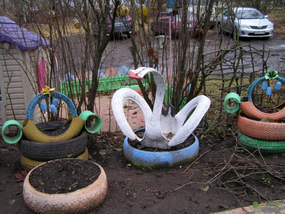 Клумба лебедь из покрышки